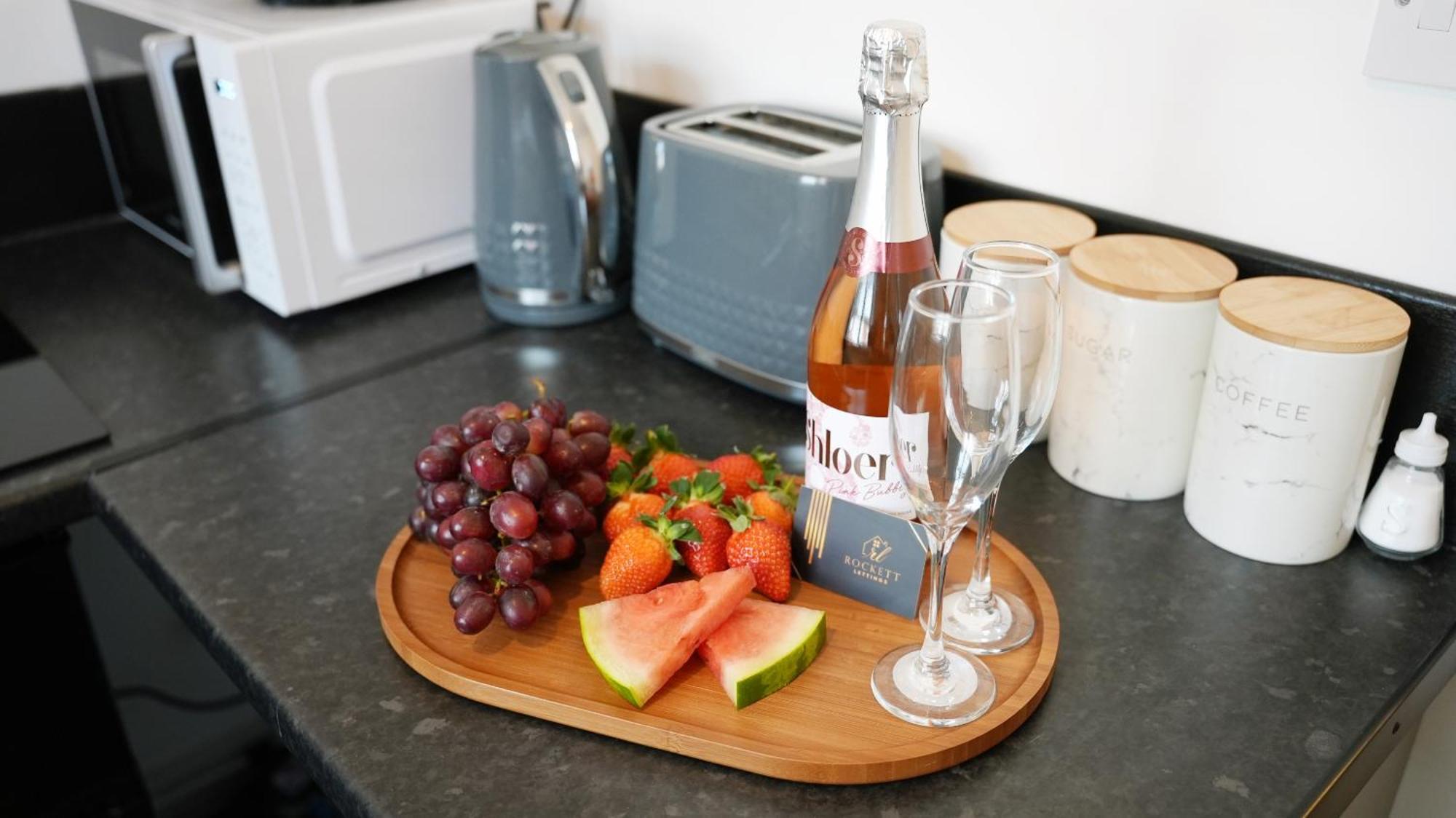 Apartment Centre House, Parking With Ev, Free Wifi, Netflix Coventry