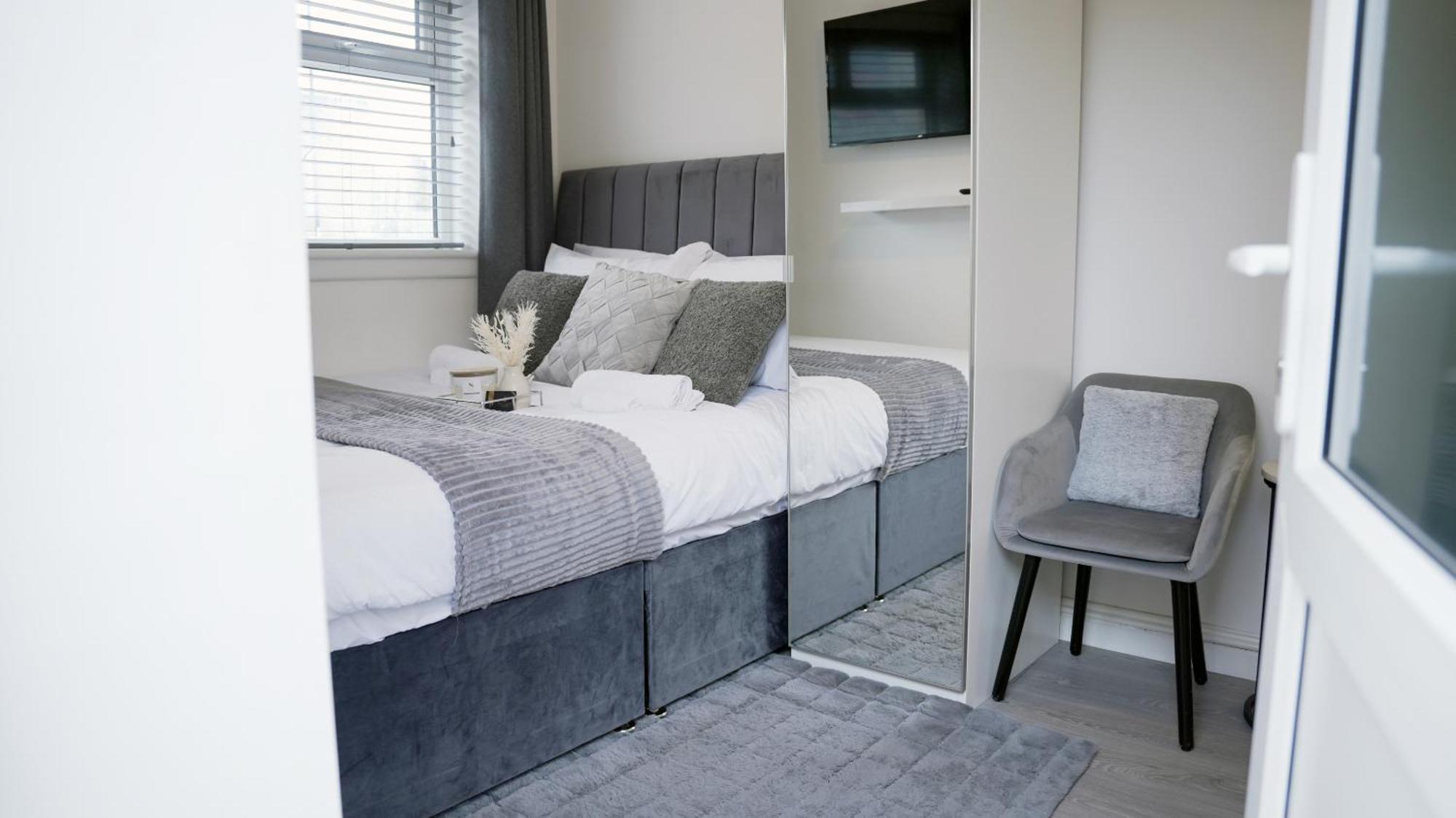 Apartment Centre House, Parking With Ev, Free Wifi, Netflix *