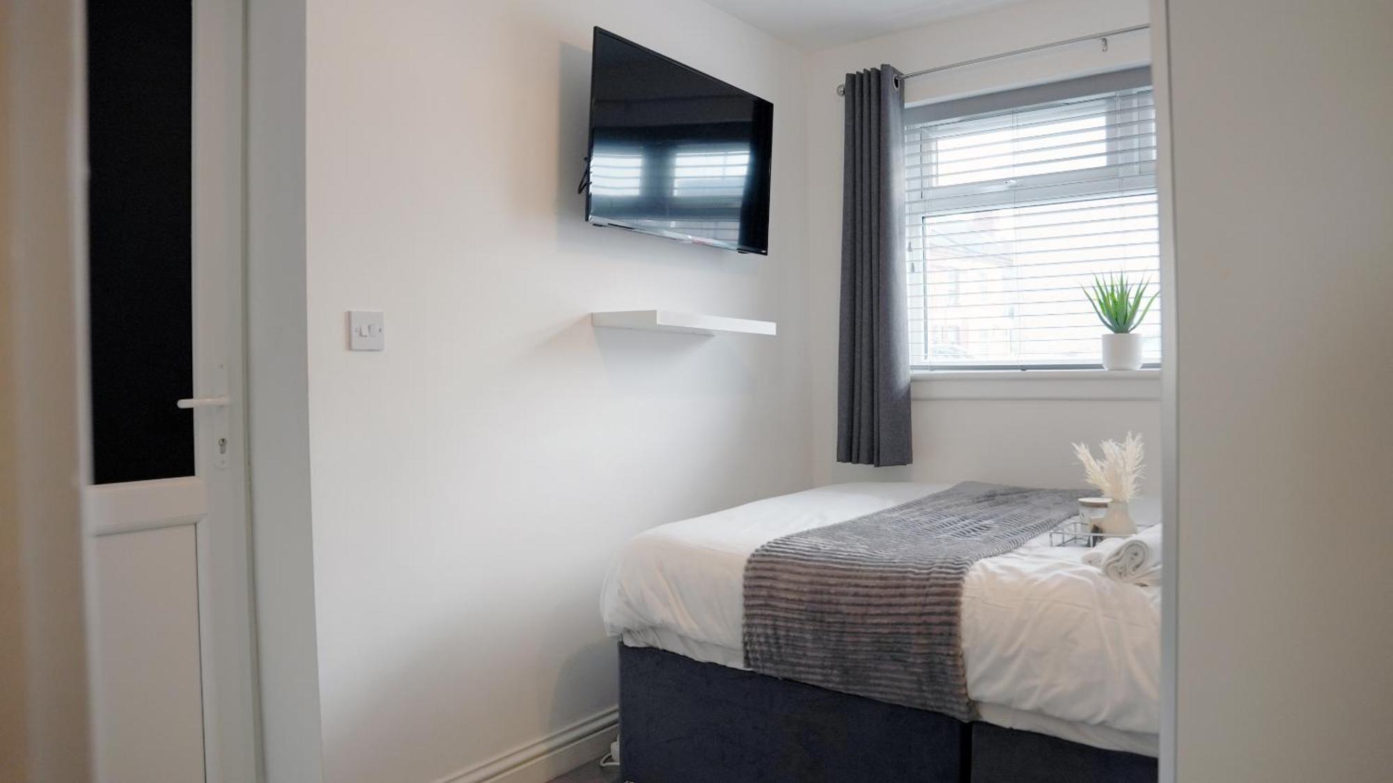 Apartment Centre House, Parking With Ev, Free Wifi, Netflix Coventry