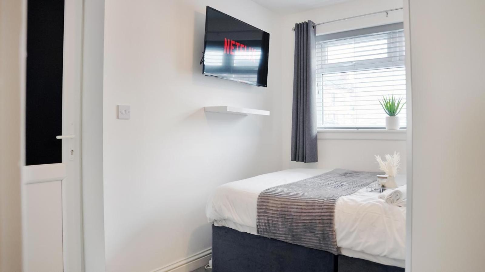 Centre House, Parking With Ev, Free Wifi, Netflix Apartment *